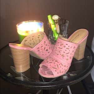 Chunky American Eagle slip on sandals